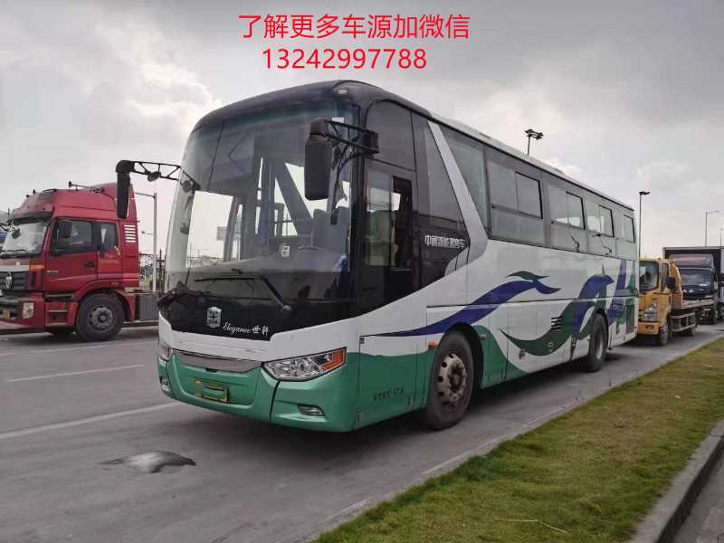 国四气囊47座客车有中门中通