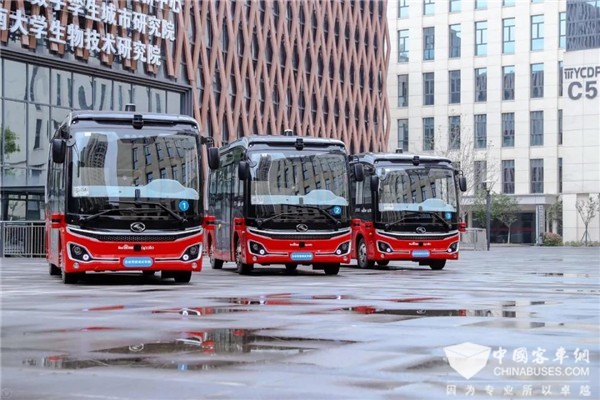自动驾驶“robobus”重庆投运 看金龙描绘的“智慧交通”场景