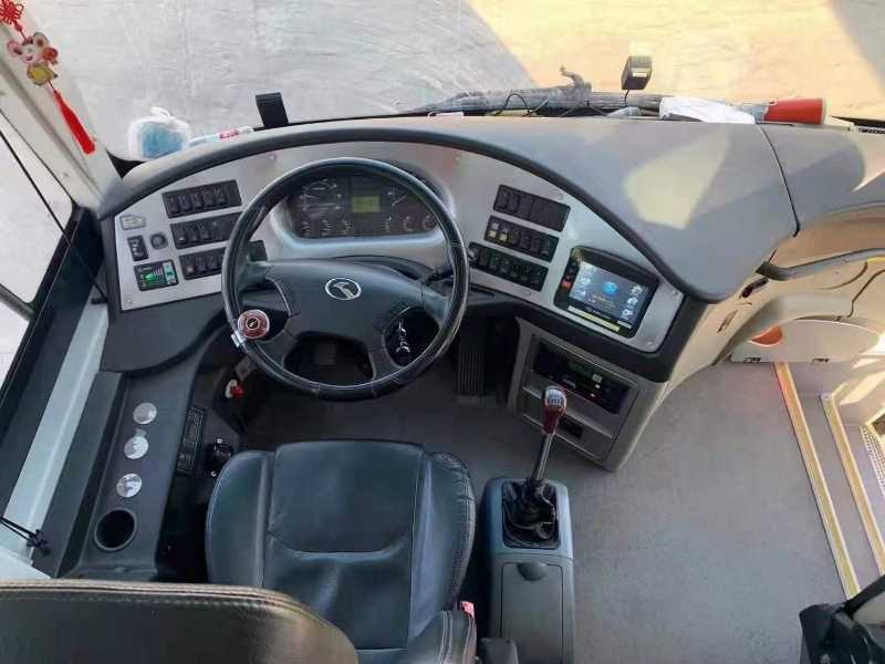 厦门金龙6129型号2016年5月上牌55座客车 非营运双门