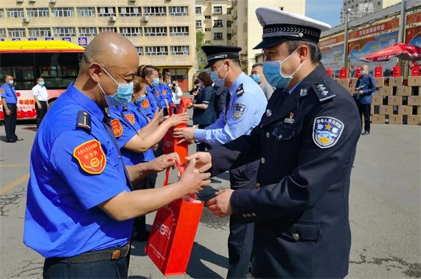 关心关爱理解尊重 新疆公交开展520公交驾驶员关爱日活动