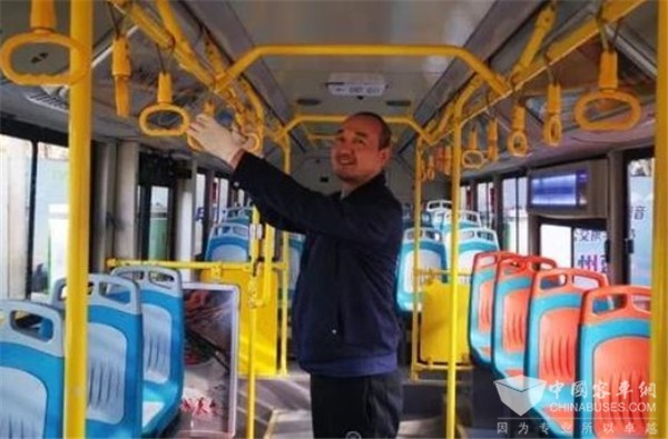兰州公交集团：车厢内温度高于30℃，开空调！