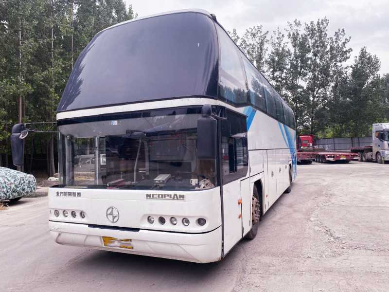 2017年6月 同款两台国五排放54座一层半北方尼奥普兰6128客车