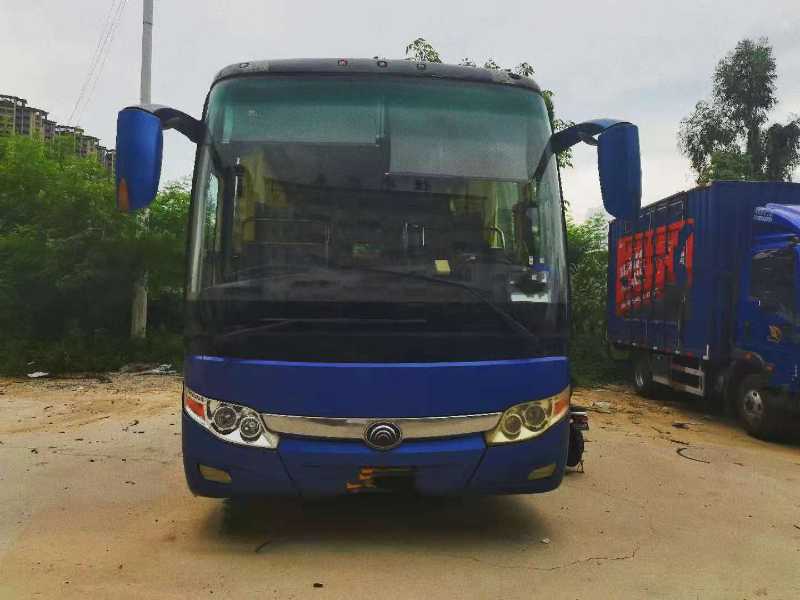 2011年9月 同款多台49座气囊中门碟刹宇通6117型客车