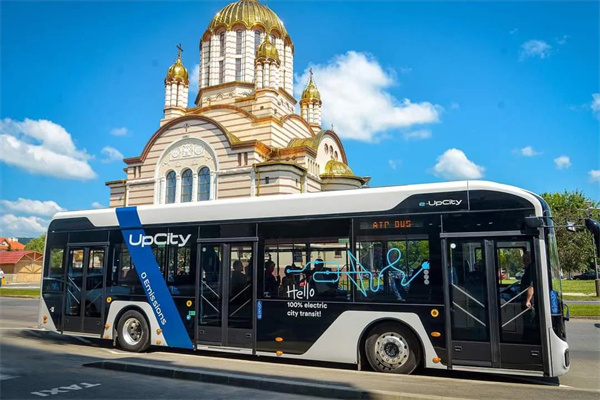 高颜值获赞！亚星X9-City EV12米纯电公交车驶入欧盟