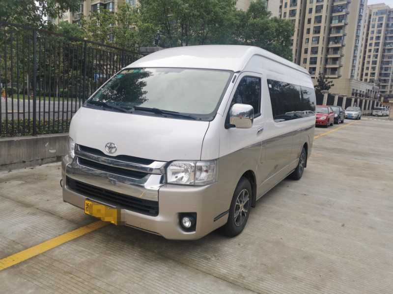 13座进口丰田海狮客车