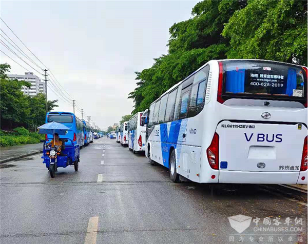 结缘海格 华利永恒旅运携手苏州金龙护航vivo班车通勤