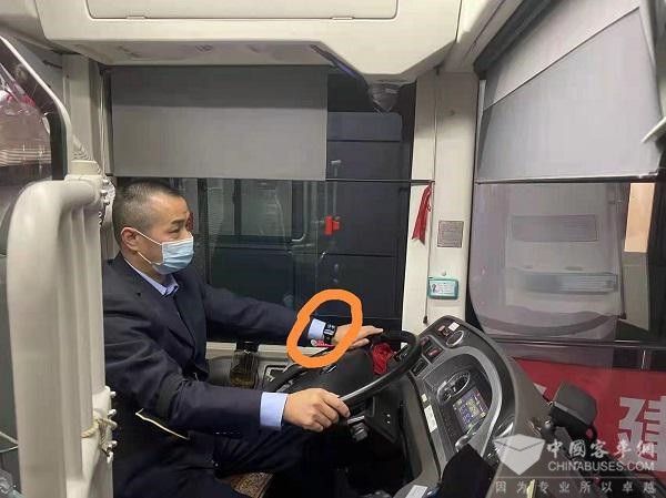 试点事前安全预防 25名上海公交司机戴上智慧手表