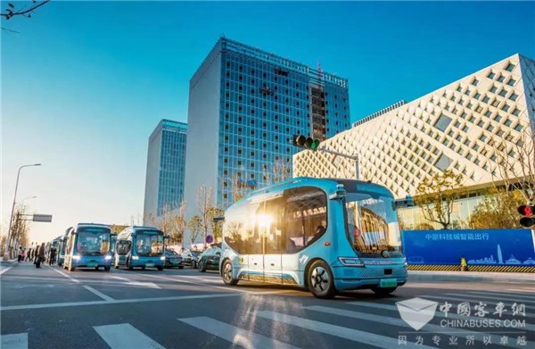 央媒聚焦 人民日报为何连续两日点赞宇通客车？