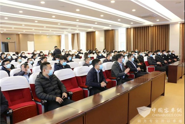 赛技能 展风采 “宇通杯” 新能源维修技能培训暨比武活动走进威海公交