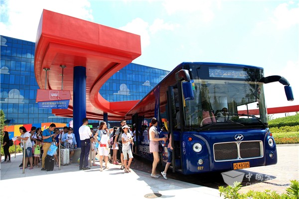 瞄准“双碳目标” 苏州金龙这两款新能源产品再获殊荣