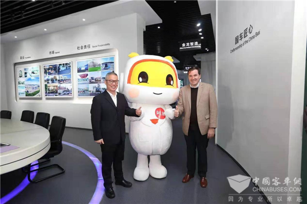 开拓合作 深化共赢 乌拉圭驻华大使一行到访金龙客车