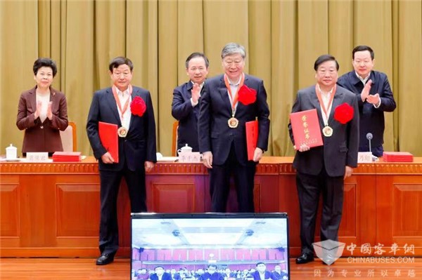 “山东省杰出企业家”谭旭光：“每一次成功之后，我都会流一次眼泪”