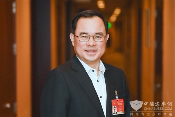 全国人大代表朱华荣：统筹智能网联汽车发展和安全