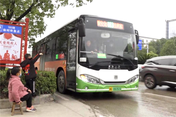 中车电动C10：为撑着小板凳“行走”的母亲“保驾护航”！