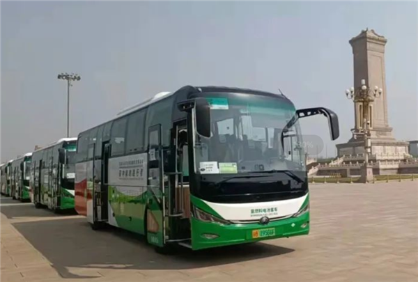 驶入人民大会堂! 宇通氢燃料客车服务北京冬奥冬残奥表彰大会