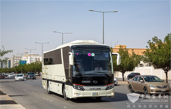 18年的信任再延续 100台金龙豪华大巴出口沙特