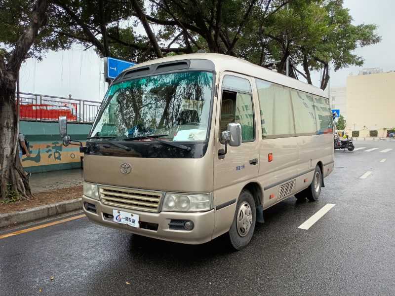 2016年19座非营运国五电动门江铃中型客车