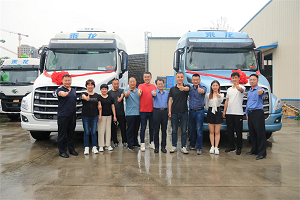 东风康明斯助力首批乘龙T7旅行家交付！拎包入住，车子+房子都有了