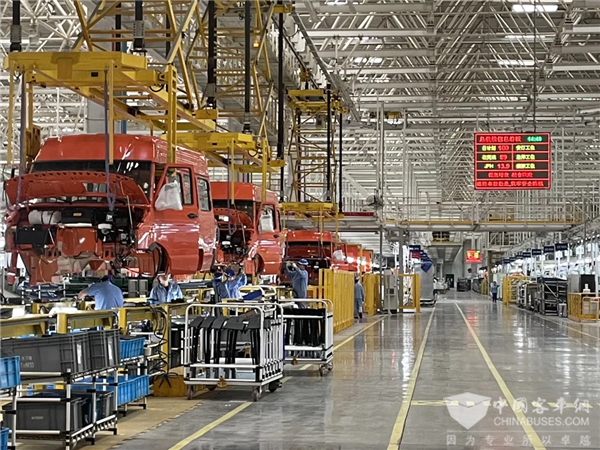 战疫达产两不误 南京依维柯马力全开