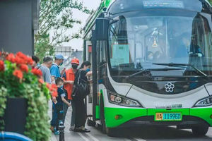 成都公交：这条公交“翻山渡河”