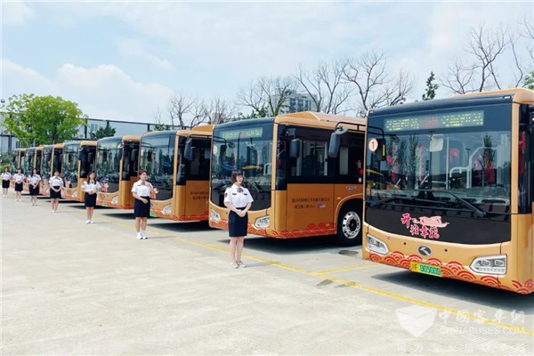 七一献礼！金龙碳纤复材巴士承运嘉兴101路红色旅游专线