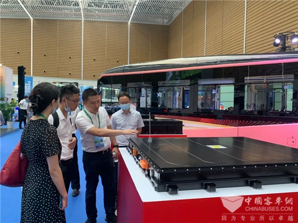 诠释智美出行! 世界动力电池大会“中车智造”“鲸颜”圈粉