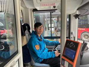 致敬最可爱的人 镇江公交退役军人立足岗位建新功