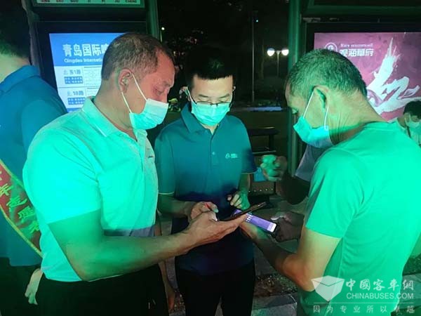 青岛真情巴士 青年志愿者 服务活动