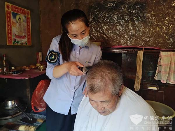 青岛真情巴士 青年志愿者 服务活动