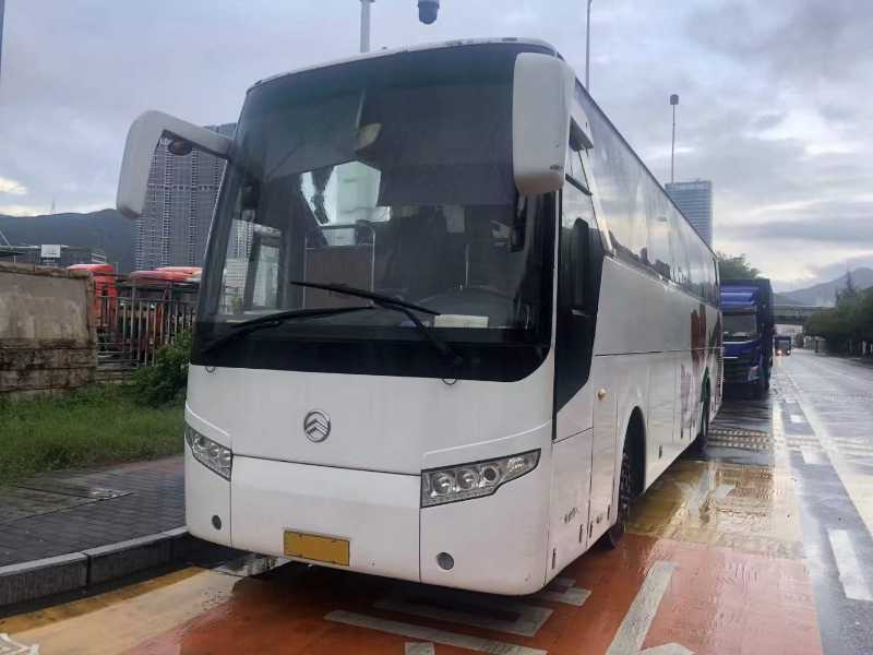 2012年5月 特价出两台55座金旅6125气囊旅游车