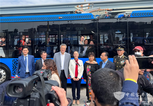 日载客量7万人次 宇通无轨电车驶上墨西哥首条高架快速公交线 