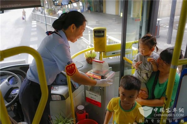 二十大代表风采丨周国花：尽心尽力服务好乘客