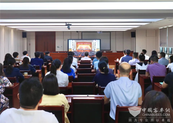厦门公交：“主会场+分会场” 集中学习党的二十大精神