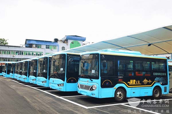 亚星客车 星巴造型 城市客车 纯电动公交车