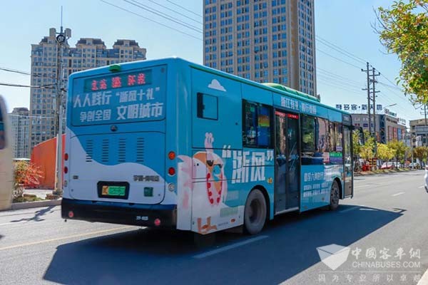 浙江有礼 善行泰顺 主题公交车