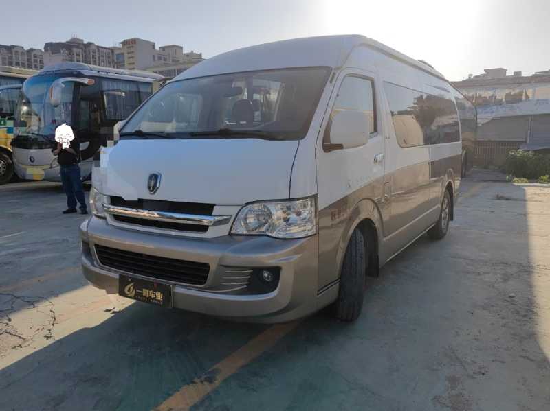 2015年8月 14座非营运2TR汽油金杯