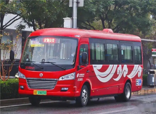 湘潭公交：定制公交一站直达 化解社区学生上下学难题