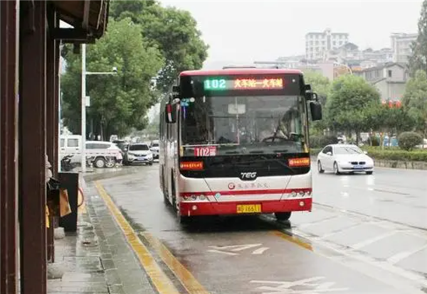 弘扬廉洁文化 张家界首批“清廉公交”上线