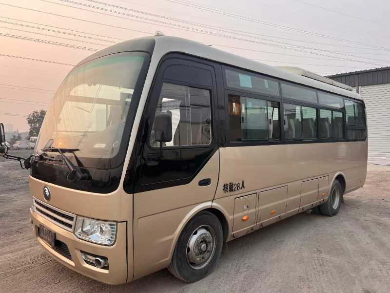 2017年6月 国五双胞胎28座有暖气精品车况宇通6729