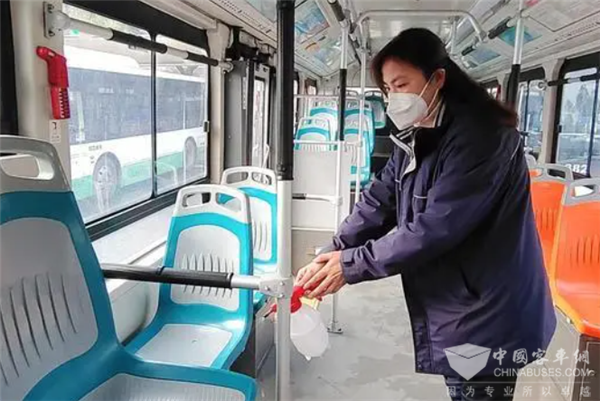 武汉公交：严格落实防疫措施 确保乘客放心乘坐