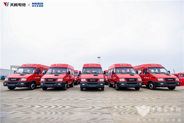 千车竞发 红动中国! 南京依维柯新得意批量交付天能集团