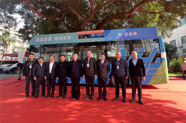 金龙客车携手福大紫金 全国首辆氨氢燃料电池客车启动！
