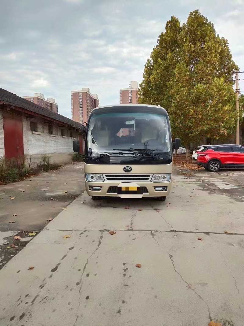 2020年2月 27座公里数少车况好27座外摆门宇通6729客车 