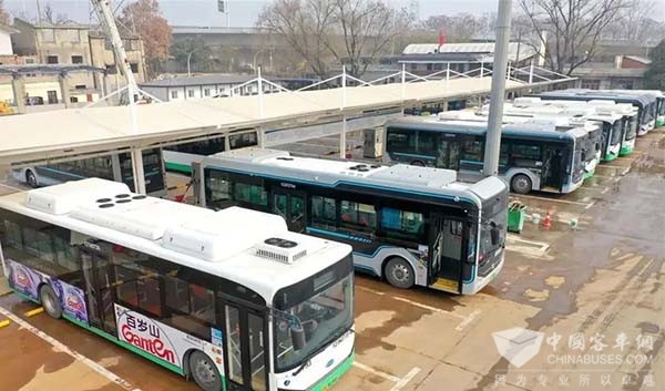 武汉公交集团 岱家山公交充电站 投入使用