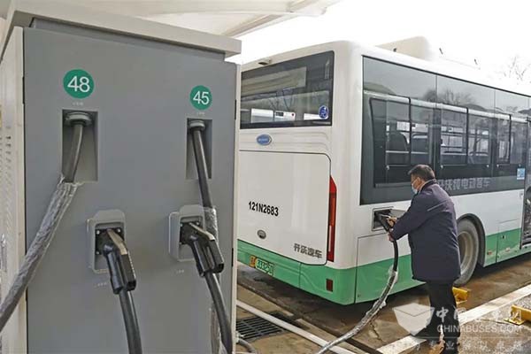 武汉公交集团 岱家山公交充电站 投入使用