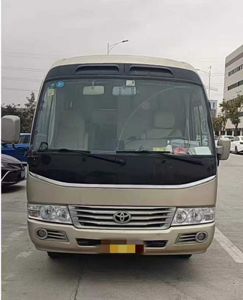 2011年8月 广州牌20座非营运豪华版汽油考斯特