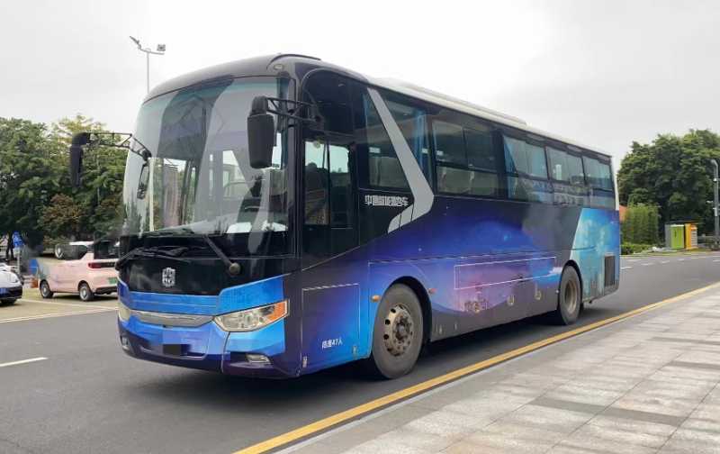 2015年6月 粤A牌47座非营运国四油混无极变速箱中通气囊车