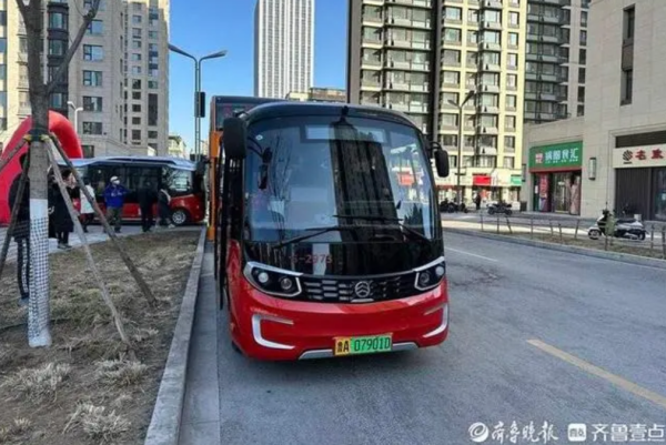 50辆小巷公交“红墩墩”济南上路