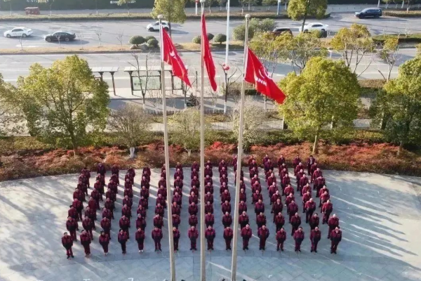 凝心聚力，大展宏“兔”｜安凯客车举行癸卯年新春开工升旗仪式！