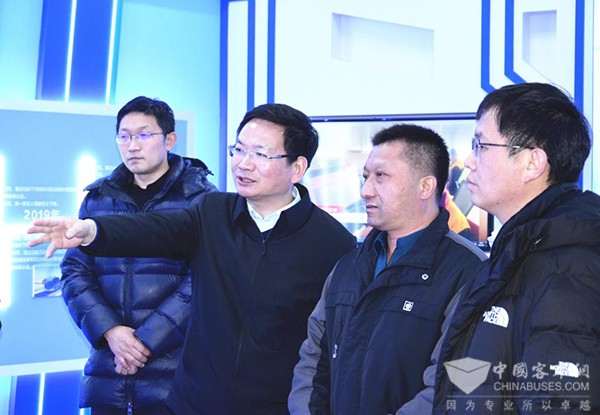 国唐汽车 无人驾驶 纯电动 公交车